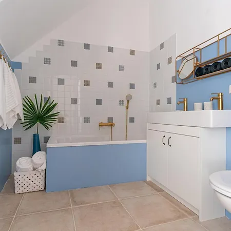 Kaiserliches Wohnen Im Alten K&k Postamt Og Apartment